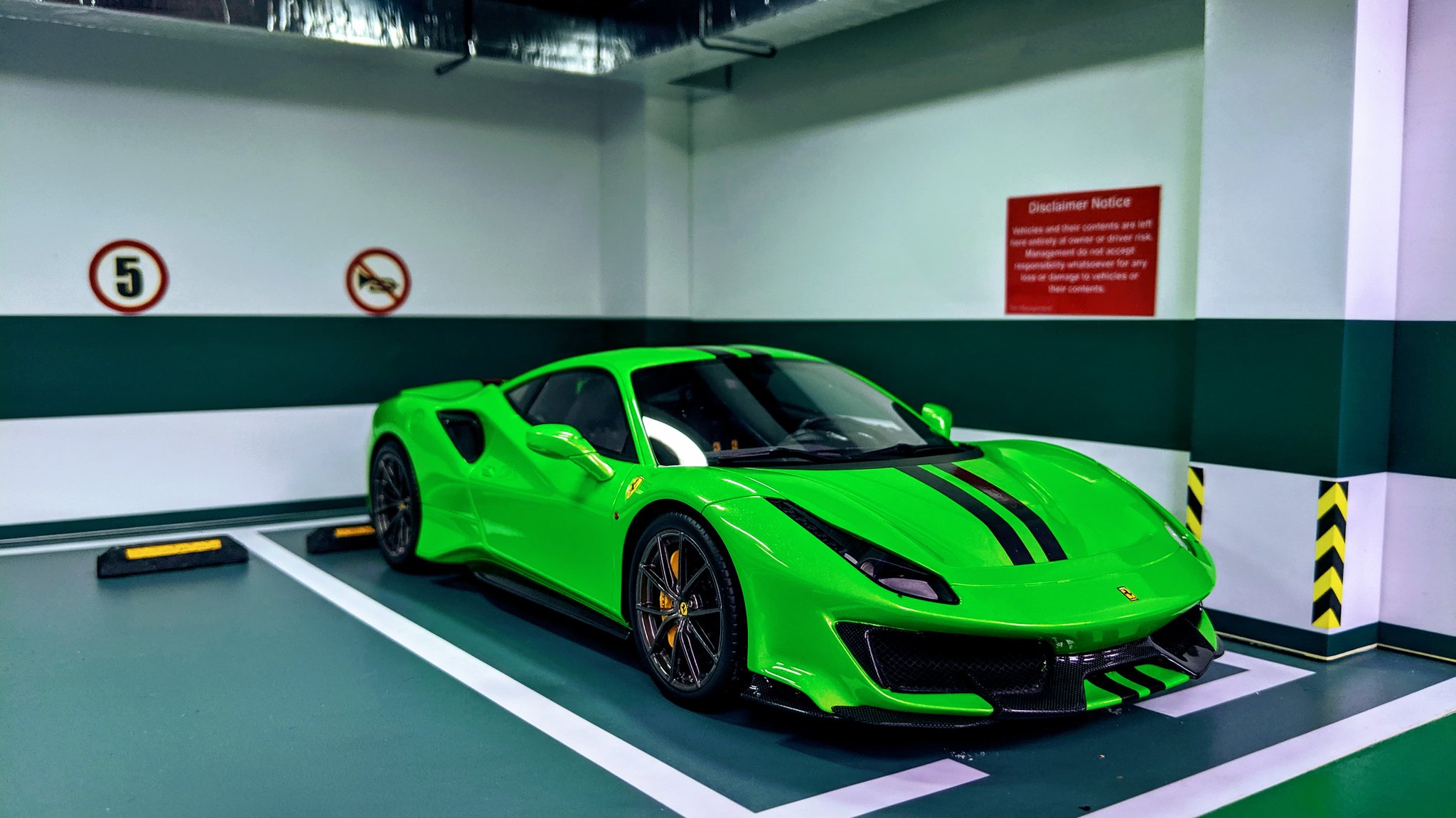 FERRARI 488 PISTA